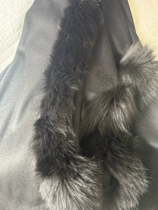 NWT Sofia cashmere fox fur lined cashmere cape - Picture 3 of 4